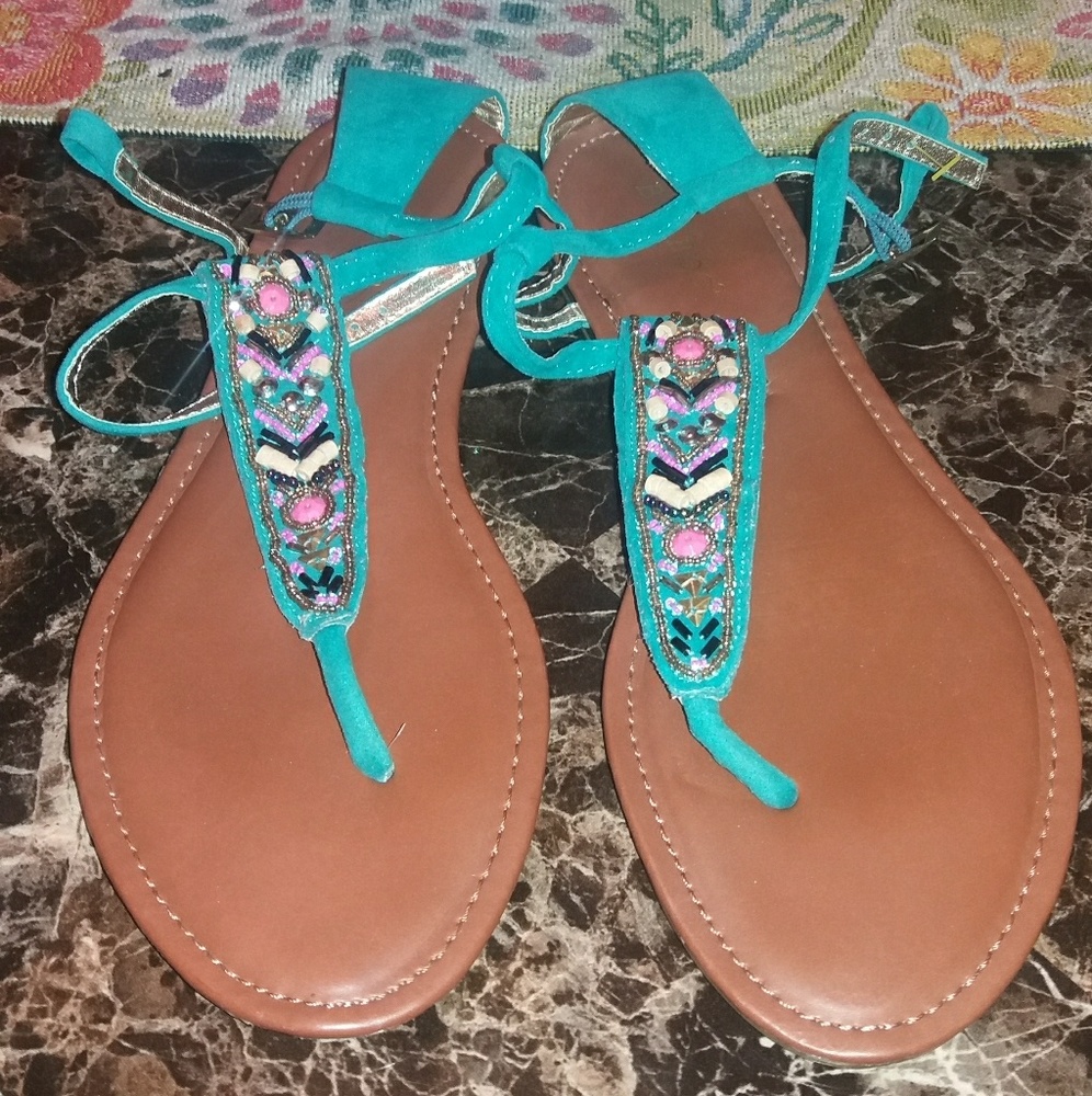 Open toe sandal with very vibrant colors.